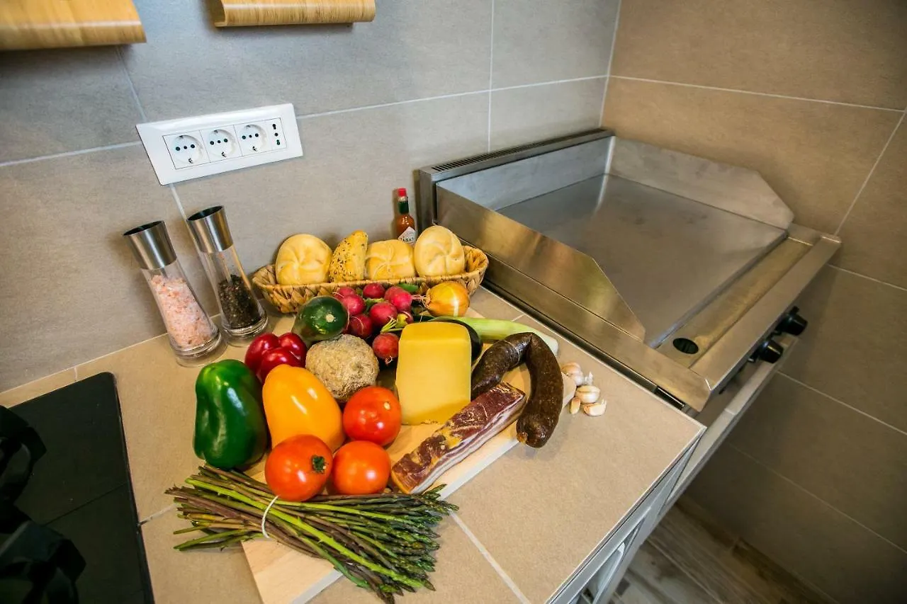 Luxury Apartment Elis With Private Pool 풀라