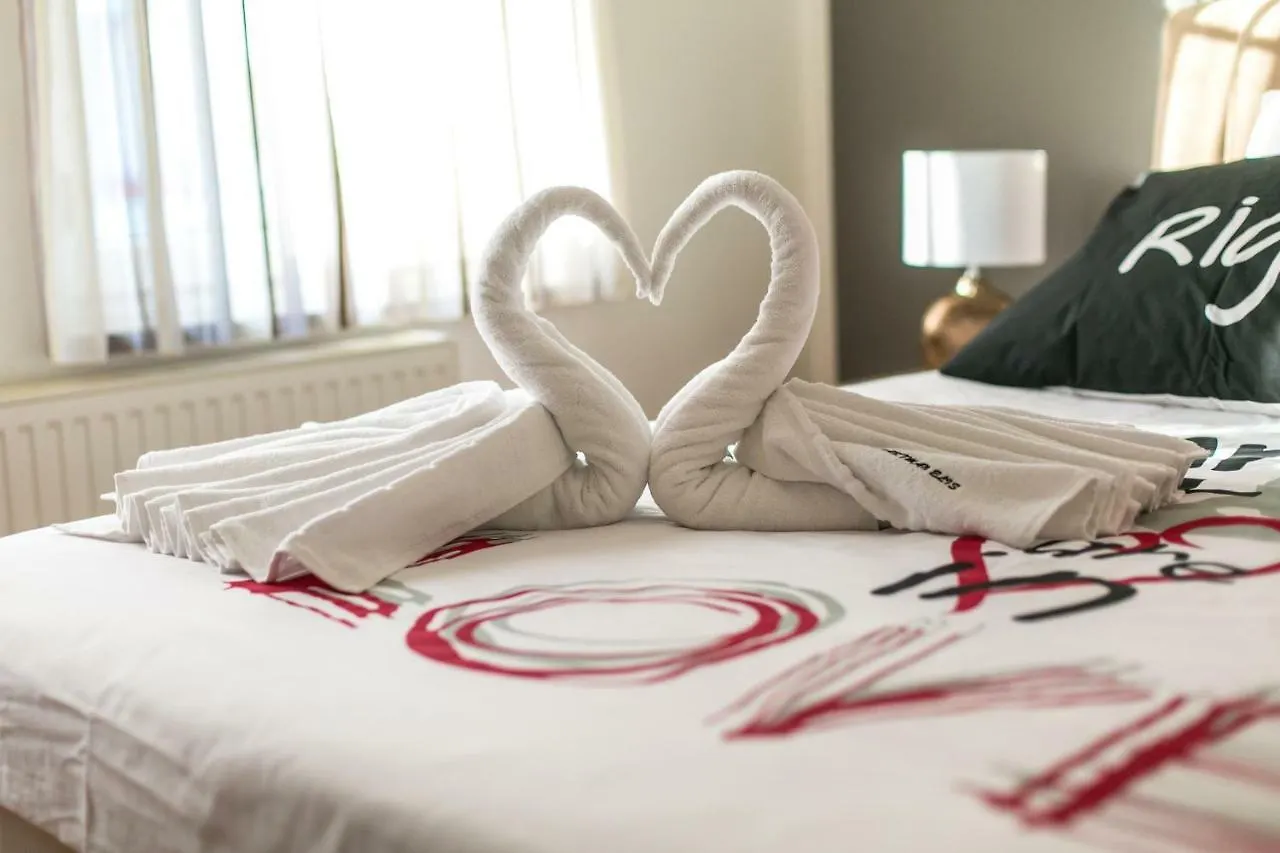 Luxury Apartment Elis With Private Pool 풀라 0*,