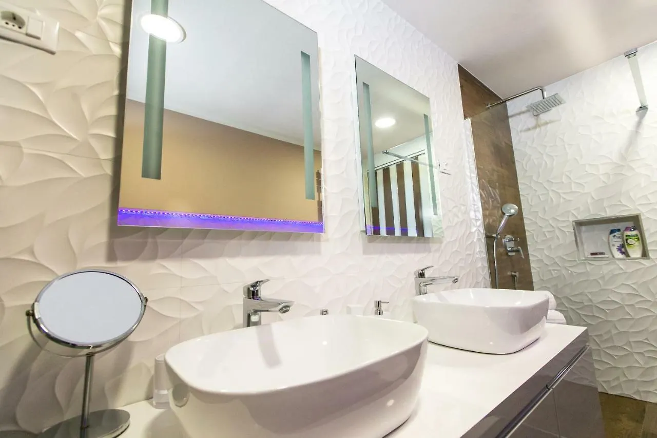 Luxury Apartment Elis With Private Pool 풀라