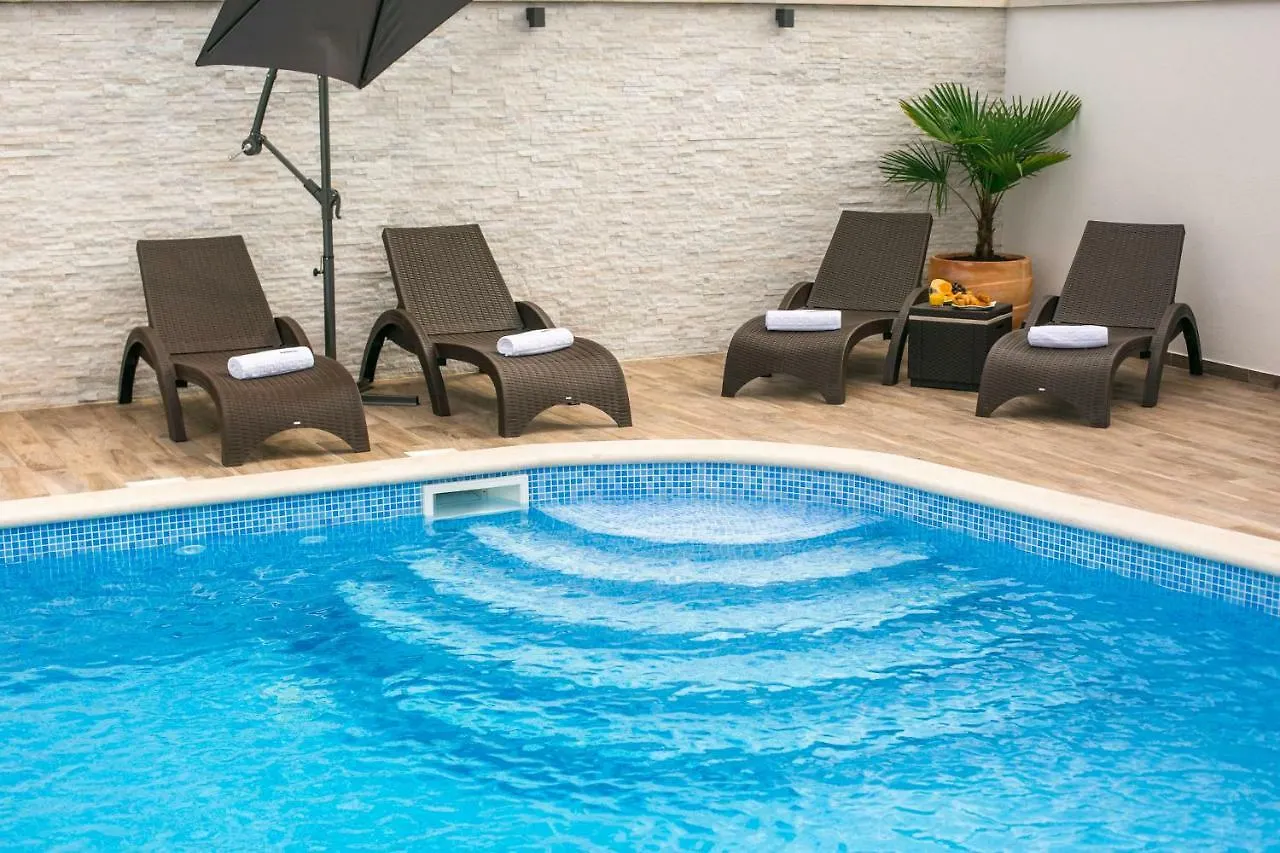 Luxury Apartment Elis With Private Pool 풀라 0*,  크로아티아